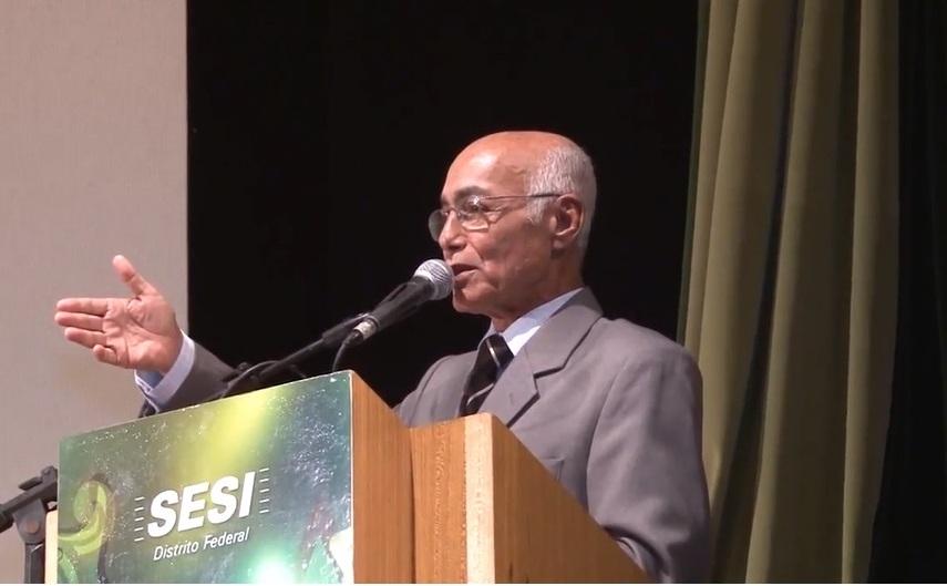 Presidente Justo Magalhães em discurso institucional